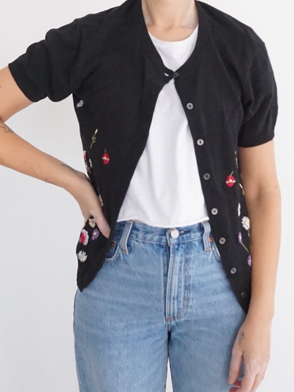 Jaclyn Smith Black Floral Embroidered Button Front Knit Cardigan Flower Detail S